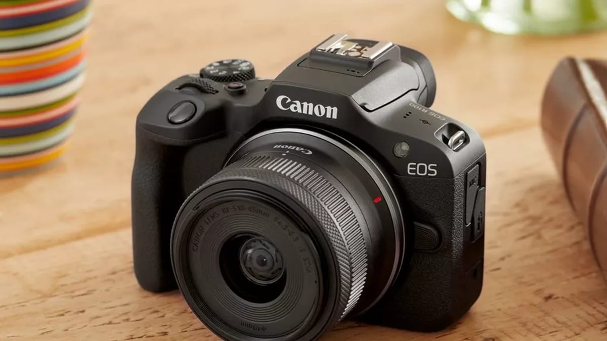 Turn a Canon EOS R100 Into a Photo Booth With Your iPad